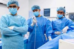 Tán sỏi thận bằng ống soi mềm giúp cụ bà 72 tuổi hồi phục thần kỳ