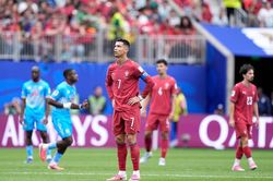 Ngày Ronaldo chống lại cả thế giới