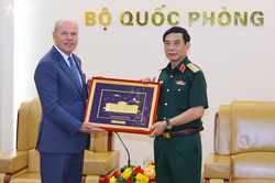 Phối hợp triển khai các hoạt động hợp tác quốc phòng Việt Nam - Canada