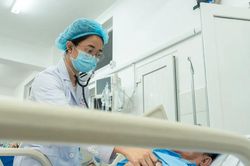 Cấp cứu th&agrave;nh c&ocirc;ng người bệnh bị phản vệ nặng sau ăn c&aacute; ngừ