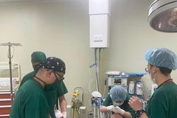 Vi phẫu khẩn cấp cứu bàn tay bị tổn thương nặng do tai nạn lao động