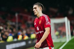 Man United sẵn sàng bán lỗ Manuel Ugarte