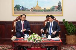 Tổng Lãnh sự Nguyễn Văn Dũng bắt đầu nhiệm kỳ công tác tại Savannakhet (Lào)