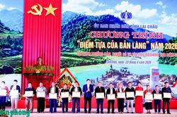 Tôn vinh 130 trưởng bản, người có uy tín tiêu biểu khu vực biên giới tỉnh Lai Châu