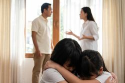 Nguy cơ tiềm ẩn phía sau những cuộc hôn nhân không giá thú