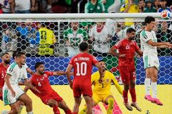 Algeria ngược dòng đánh bại Jordan