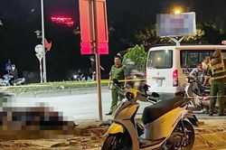 Hà Nội: 2 vụ xe máy tự gây tai nạn, 5 người thương vong