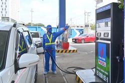 Xăng E10 'phủ' khắp nước, dầu sinh học bắt buộc sử dụng chưa?
