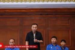 Chủ tịch LĐBĐVN Trần Quốc Tuấn động vi&ecirc;n tuyển Việt Nam trước ASEAN Cup 2026