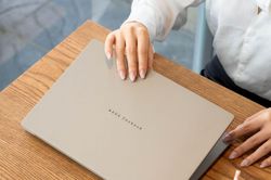 ASUS Zenbook A14: Mỏng nhẹ mà mạnh mẽ