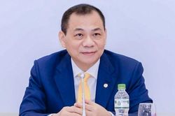 &Ocirc;ng Phạm Nhật Vượng xuất hiện trong danh s&aacute;ch cổ đ&ocirc;ng của LPBank