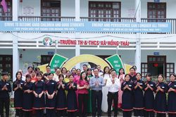 Vị Bộ trưởng gần dân, bám cơ sở theo cách riêng