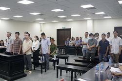 Cựu Gi&aacute;m đốc X&iacute; nghiệp X30 khai bị &eacute;p n&acirc;ng khống hợp đồng v&agrave; r&uacute;t tiền để 'ngoại giao'