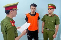 Khởi tố đối tượng gây hư hỏng hàng rào bảo vệ dự án cầu đi bộ qua sông Sài Gòn