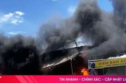 Ch&aacute;y cửa h&agrave;ng điện tử ph&iacute;a ngo&agrave;i chợ Hội, Cẩm Xuy&ecirc;n