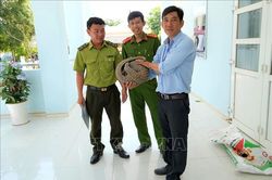 Tiếp nhận một c&aacute; thể t&ecirc; t&ecirc; qu&yacute; hiếm từ người d&acirc;n