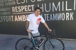Messi - GOAT sân cỏ nhưng vẫn thích đạp xe như người thường
