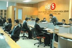 UBCKNN yêu cầu HBS không được tự ý bán hơn 10,2 triệu cổ phiếu trên tài khoản khách hàng