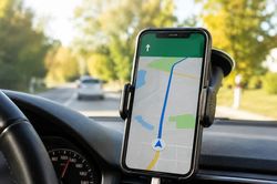 Mẹo giữ điện thoại mát khi vừa sạc vừa dẫn đường