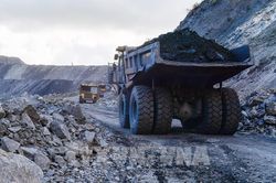 Quảng Ninh hướng tới mục ti&ecirc;u GRDP tr&ecirc;n 13% năm 2026