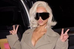 Kim Kardashian 'lột xác' với tóc bob vàng bạch kim