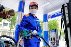 Gi&aacute; xăng dầu h&ocirc;m nay 23/6: Giảm cực mạnh