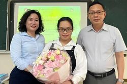 Hành trình đặc biệt của nữ thủ khoa Hán Nôm mang khuyết tật bẩm sinh