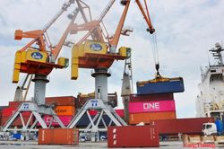 Thương mại hàng hóa bứt tốc trong 5 tháng đầu năm