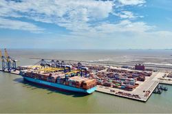 Cảng Hateco Hải Phòng đón tàu container gần 214.000 DWT