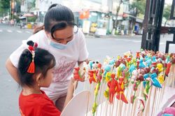 T&ograve; he vẫn đợi trẻ thơ