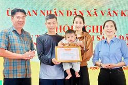 Khen thưởng khuyến khích sinh con sẽ thay đổi từ ngày 1/7/2026
