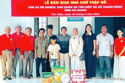 Hội Chữ thập đỏ Bửu Sơn bàn giao hai căn nhà cho hộ nghèo