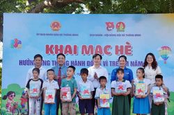 Trao gửi tri thức, nâng bước học trò nghèo