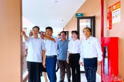 Đồng chí Triệu Tài Vinh thăm Trường PTNT liên cấp Tiểu học và THCS Si Pa Phìn, Đoàn KT - QP 379
