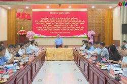 Bí thư Tỉnh ủy Trần Tiến Dũng làm việc với Đảng ủy các xã biên giới