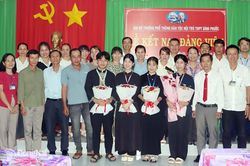 Ươm mầm những 'hạt giống đỏ'