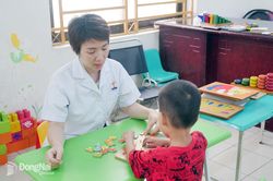 Chăm sóc trẻ tự kỷ, chậm phát triển cần sự yêu thương