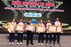 6 huấn luyện viên và vận động viên Kun Khmer Gia Lai nhận Huân chương Lao động