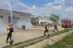 Thực tập chữa cháy và cứu nạn cứu hộ tại nhà máy điện mặt trời Krông Pa