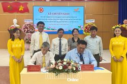 Phường Nam Nha Trang và Bưu điện tỉnh ký kết cung ứng dịch vụ bưu chính công ích