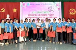 6 tháng, Hội Liên hiệp Phụ nữ xã Tây Ninh Hòa phối hợp vận động trao 2.086 suất quà