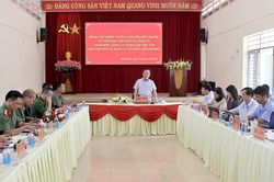 Giám đốc Công an tỉnh Nguyễn Hữu Phước làm việc với Ban Thường vụ Đảng ủy xã Đông Khánh Sơn