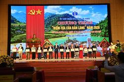 Tôn vinh 130 trưởng bản, người có uy tín tiêu biểu khu vực biên giới