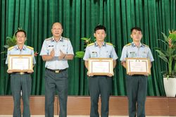 Trung đoàn 915 nâng cao chất lượng đội ngũ bí thư chi bộ