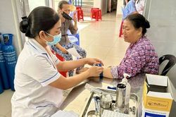 Từ 2026 người cao tuổi được khám sức khỏe định kỳ hằng năm