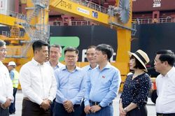 Đoàn công tác của Ủy ban Khoa học, Công nghệ và Môi trường khảo sát cảng Lạch Huyện