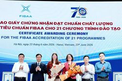 Đại học Kinh tế Quốc dân có thêm 21 chương trình đào tạo đạt chuẩn chất lượng quốc tế FIBAA