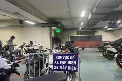 Người dân sống ở chung cư không lo thiếu chỗ để xe điện