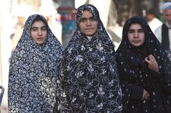 Bạo lực bủa v&acirc;y phụ nữ Afghanistan