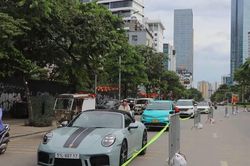 Rào chắn trên đường Văn Cao đến tháng 4/2027 để thi công ga Quần Ngựa